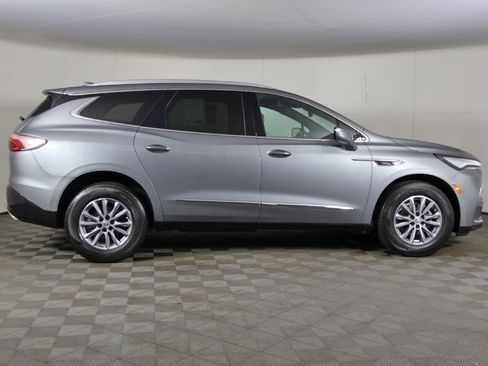 Used 2023 Buick Enclave Essence image 18