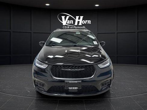 Used 2025 Chrysler Pacifica Limited FWD image 12