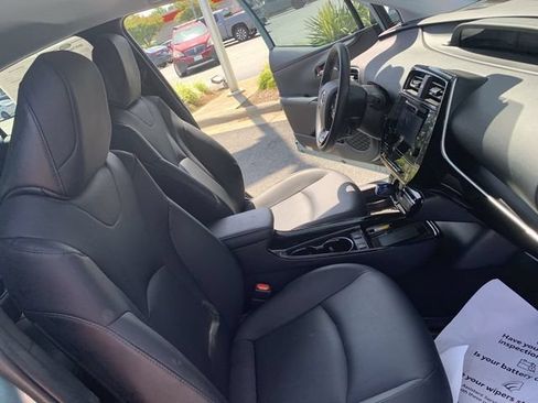 Used 2019 Toyota Prius XLE FWD image 14