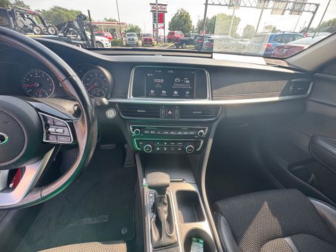 Used 2019 Kia Optima S w/ S Panoramic Sunroof Package FWD image 9