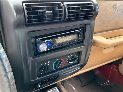 Used 2001 Jeep Wrangler SE image 26