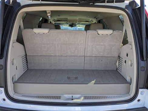 Used 2018 Cadillac Escalade Base image 12