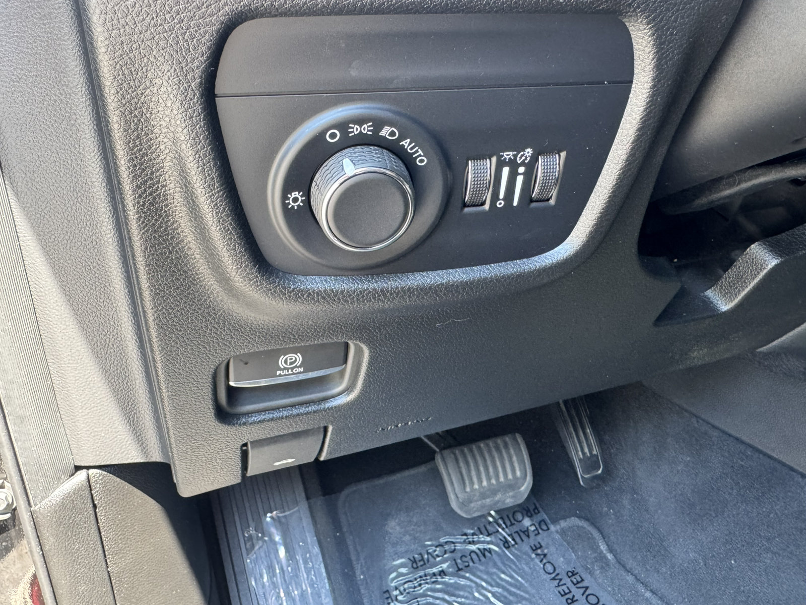 Certified 2025 Jeep Grand Cherokee Altitude AWD/4WD image 35