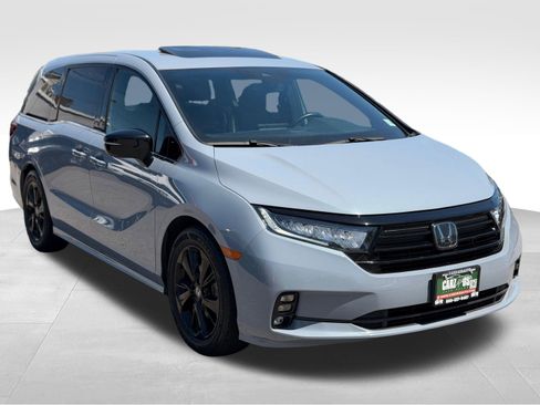 Used 2023 Honda Odyssey Sport image 3