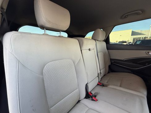 Used 2019 Hyundai Santa Fe XL SE image 18