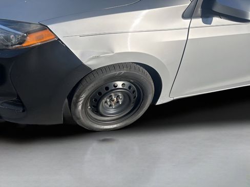 Used 2018 Toyota Corolla L image 17