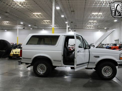 Used 1992 Ford Bronco XLT image 9