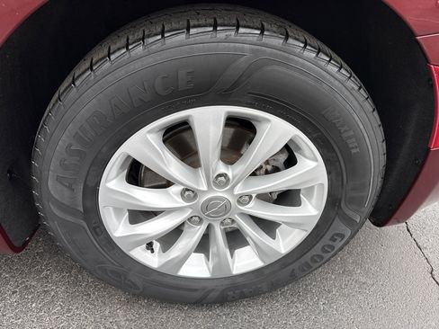 Used 2017 Chrysler Pacifica Touring-L image 5