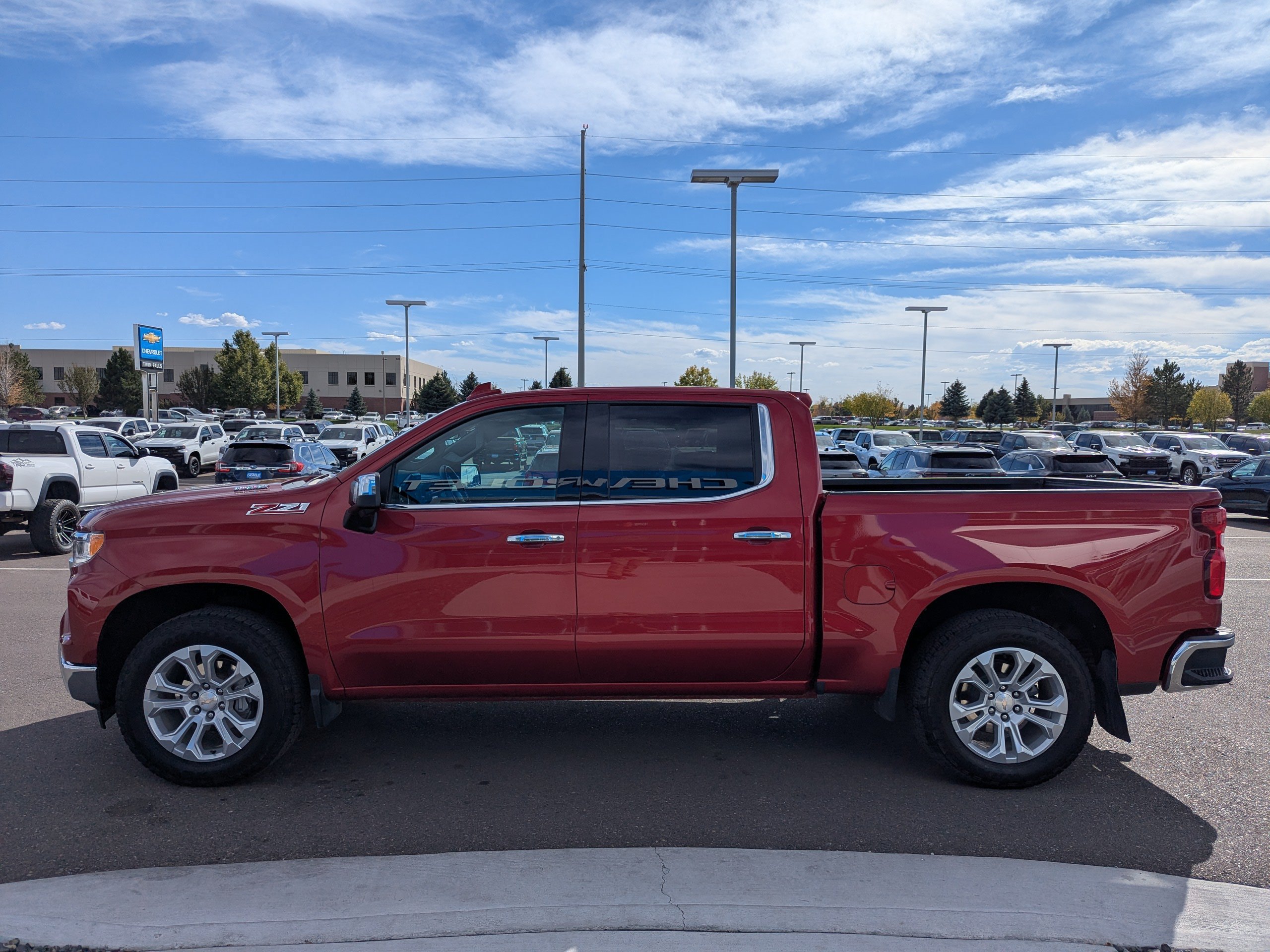 Certified 2023 Chevrolet Silverado 1500 LTZ AWD/4WD image 8