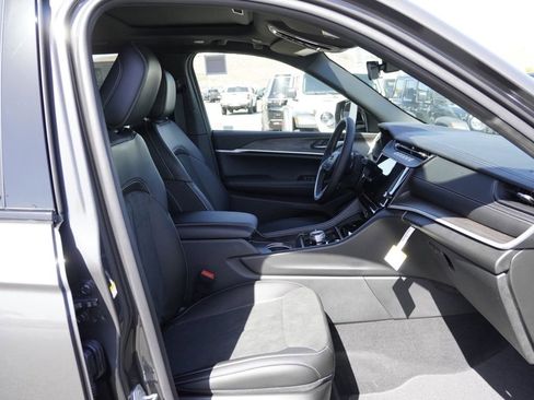 New 2026 Jeep Grand Cherokee Altitude AWD/4WD image 22