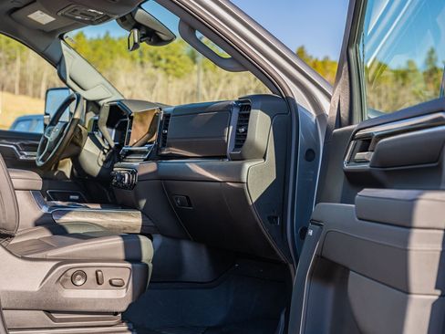 Used 2024 Chevrolet Silverado 2500 LTZ w/ LTZ Plus Package image 19