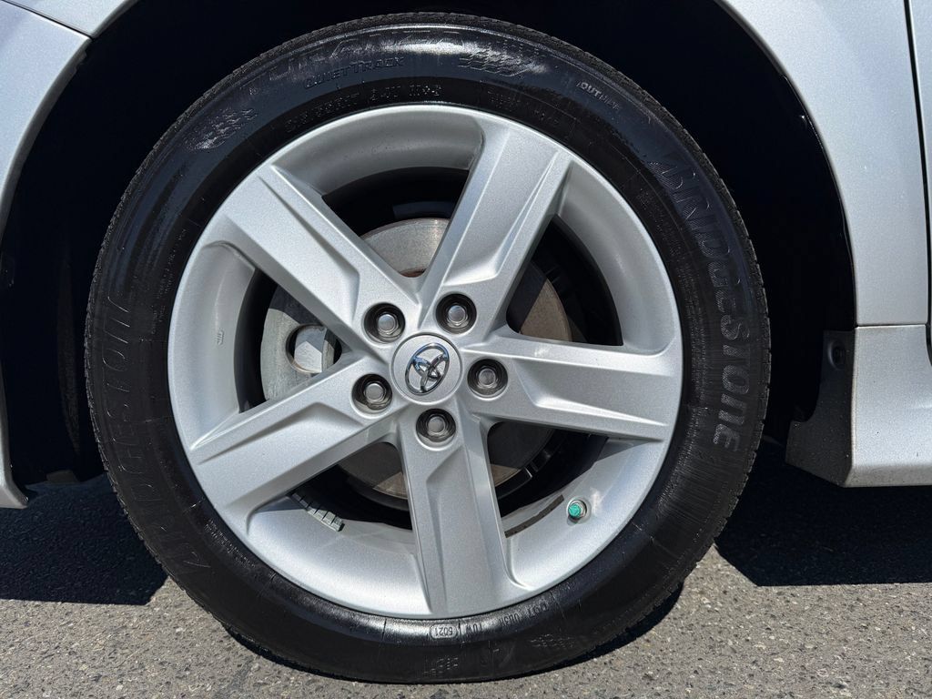 Used 2013 Toyota Camry SE FWD image 9