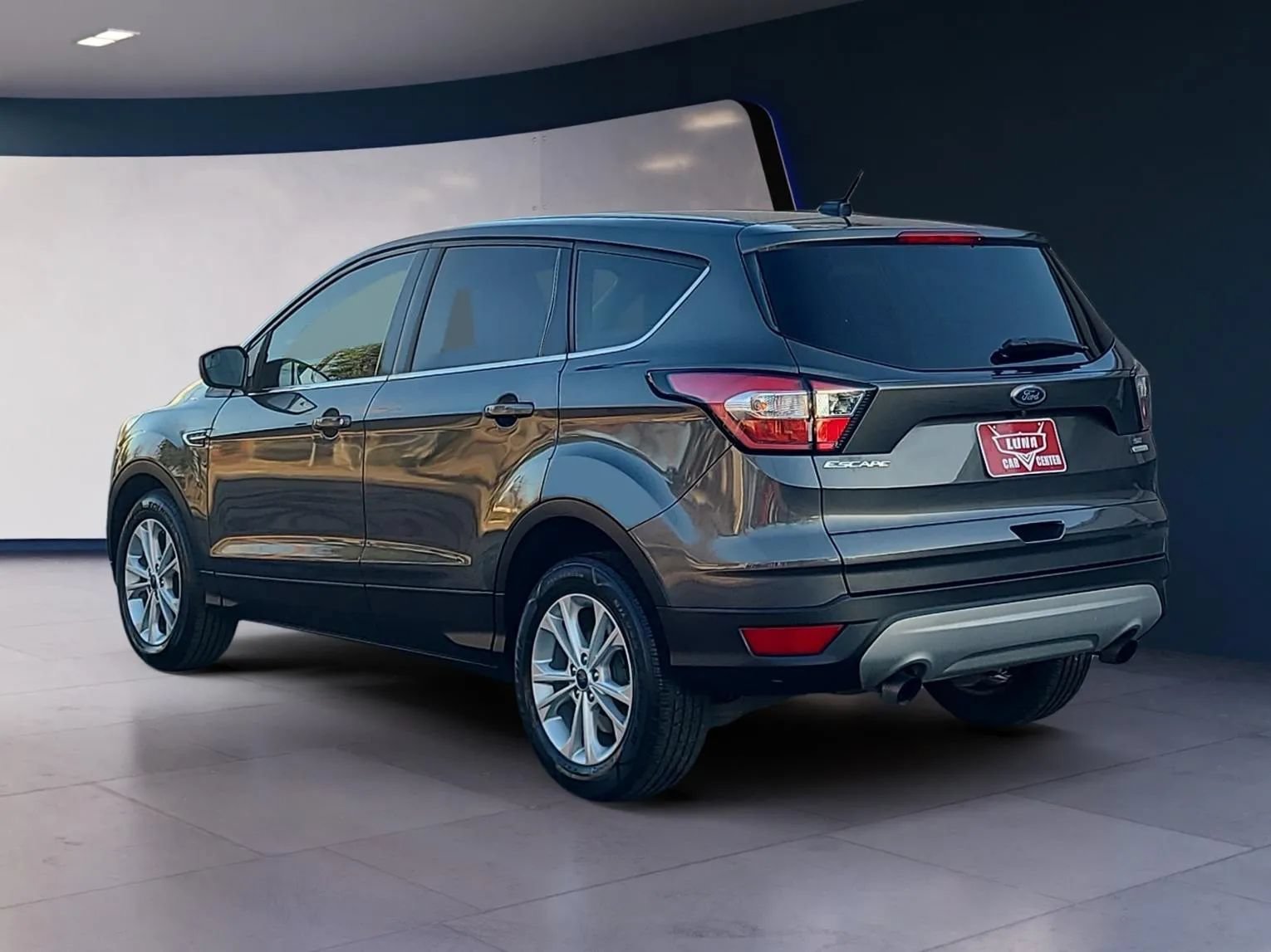 Used 2017 Ford Escape SE FWD image 3