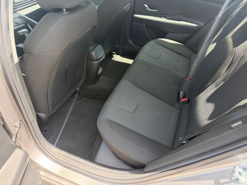 Used 2024 Hyundai Elantra SE FWD image 12