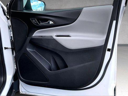 Used 2020 Chevrolet Equinox LT image 27