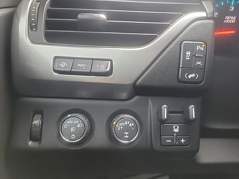 Used 2017 Chevrolet Suburban Premier image 11