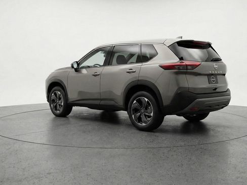 Used 2025 Nissan Rogue SV FWD image 5