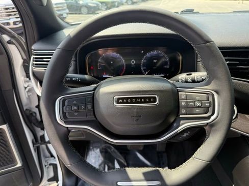 Used 2024 Jeep Wagoneer Base w/ Convenience Group I image 16