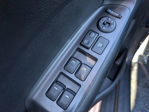 Used 2017 Kia Forte S w/ S Technology Package image 19