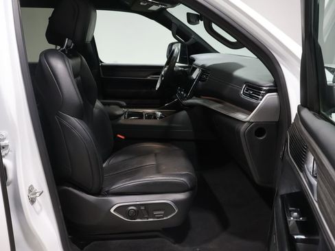 Used 2024 Jeep Wagoneer L Series III w/ Flexible Seating Group image 22