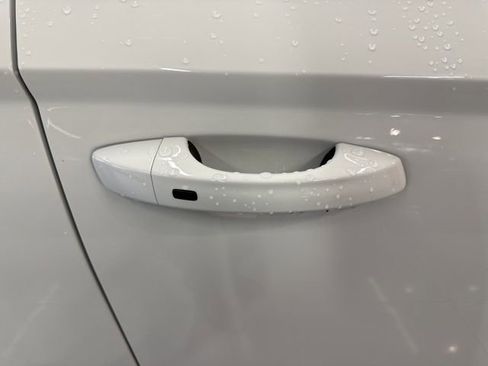 Used 2024 Volkswagen Taos SE image 18