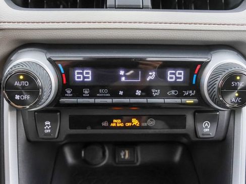 Used 2025 Toyota RAV4 XLE FWD image 23