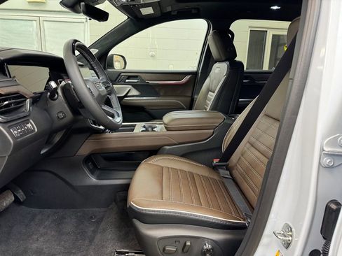 New 2026 GMC Acadia Denali Ultimate w/ LPO, Floor Liner Package AWD/4WD image 13