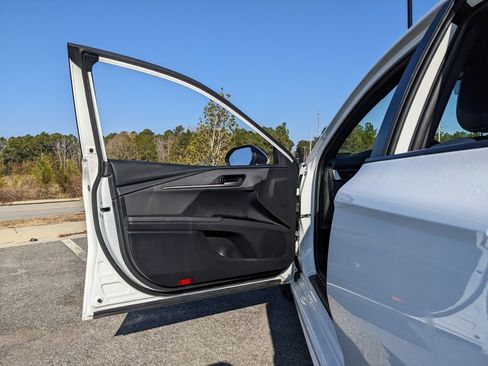 Used 2025 Toyota Camry SE image 50