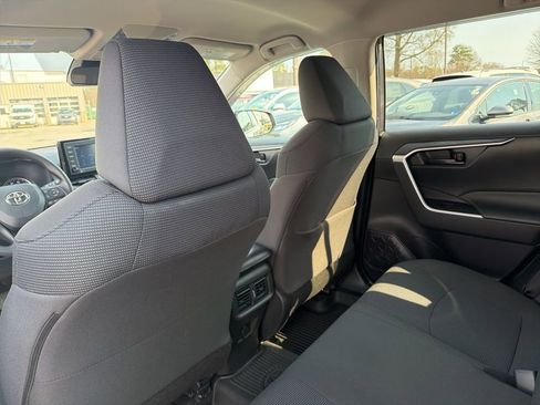 Used 2022 Toyota RAV4 LE image 29