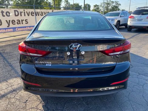 Used 2018 Hyundai Elantra SE FWD image 3