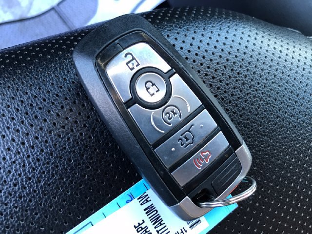 Used 2022 Ford Escape Titanium AWD/4WD image 25