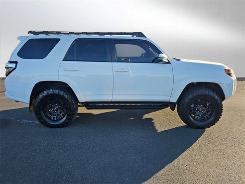 Used 2018 Toyota 4Runner SR5 Premium image 6