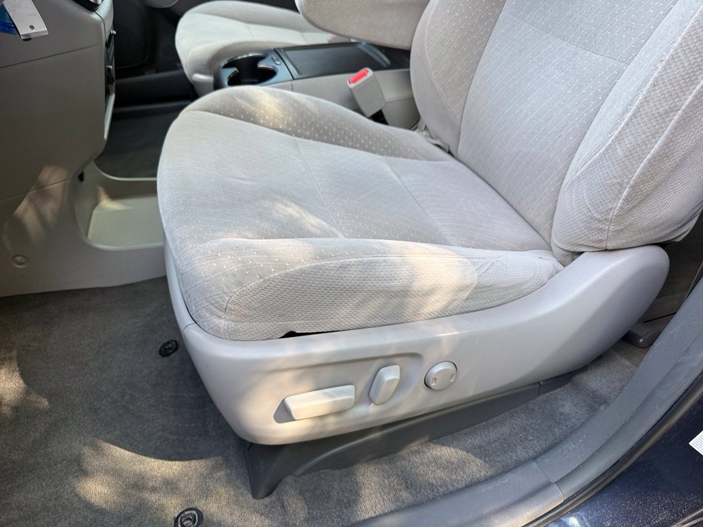 Used 2018 Toyota Sienna LE FWD image 27