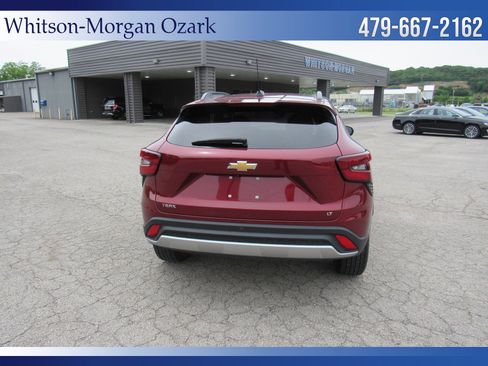 Used 2024 Chevrolet Trax LT w/ Driver Confidence Package FWD image 12