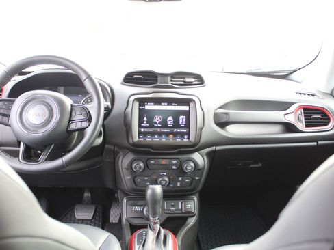 Used 2022 Jeep Renegade Trailhawk image 15