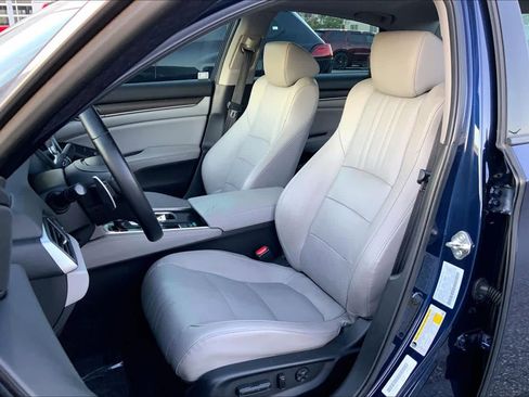 Used 2018 Honda Accord Touring image 8