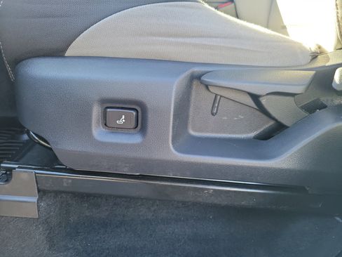 Certified 2025 Toyota Tacoma TRD Off-Road image 15