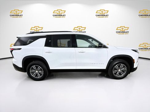 Used 2024 Chevrolet Traverse LT FWD image 9