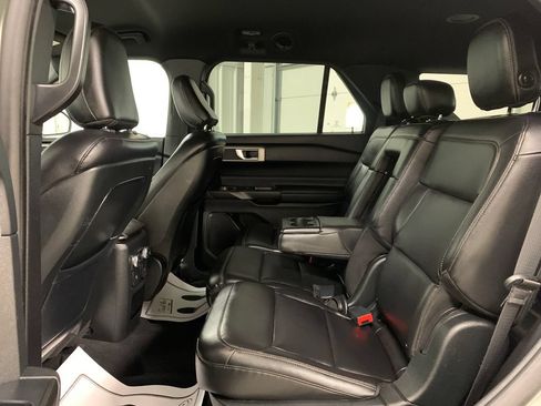 Used 2020 Ford Explorer XLT w/ Equipment Group 202A AWD/4WD image 19
