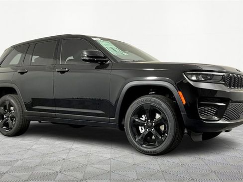 New 2025 Jeep Grand Cherokee Altitude image 3