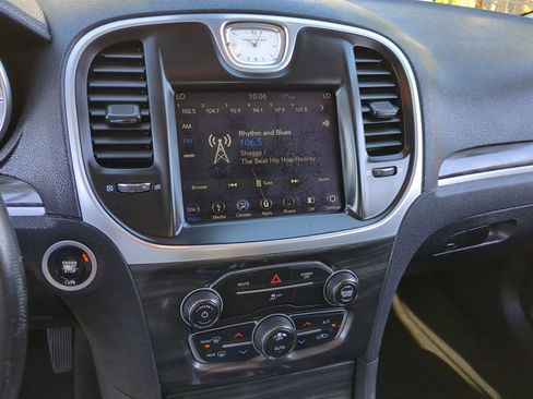 Used 2019 Chrysler 300 Touring w/ Sport Appearance Package image 22