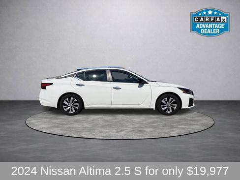 Used 2024 Nissan Altima 2.5 S FWD image 2