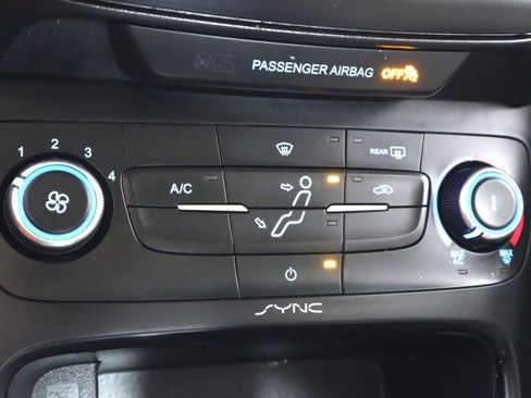 Used 2018 Ford Focus SE FWD image 19