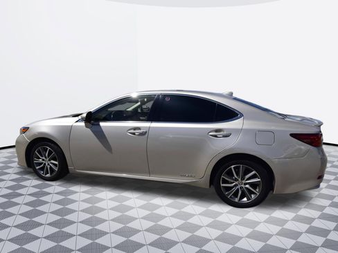 Used 2018 Lexus ES 300h w/ Navigation Package FWD image 6
