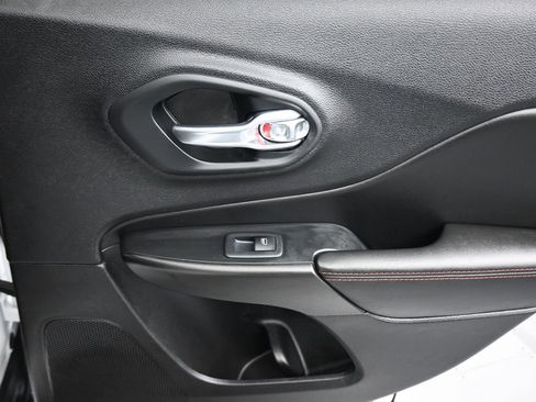 Used 2022 Jeep Cherokee Trailhawk w/ Premium Leather Package image 36