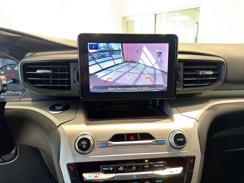 Used 2022 Ford Explorer XLT image 13