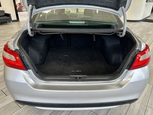 Used 2016 Nissan Altima 2.5 SR FWD image 9