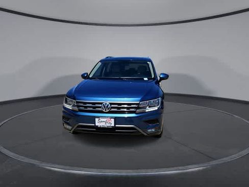 Used 2018 Volkswagen Tiguan SEL FWD image 3