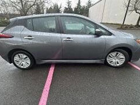 Used 2022 Nissan Leaf S image 8