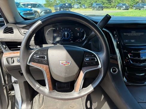 Used 2017 Cadillac Escalade Premium Luxury image 19